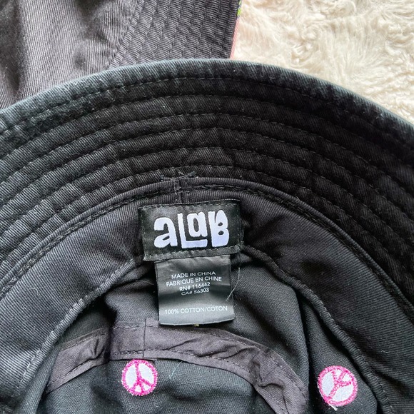 Bundle of TWO bucket hats strawberry fruit pink and embroidered mushroom black - Picture 7 of 17